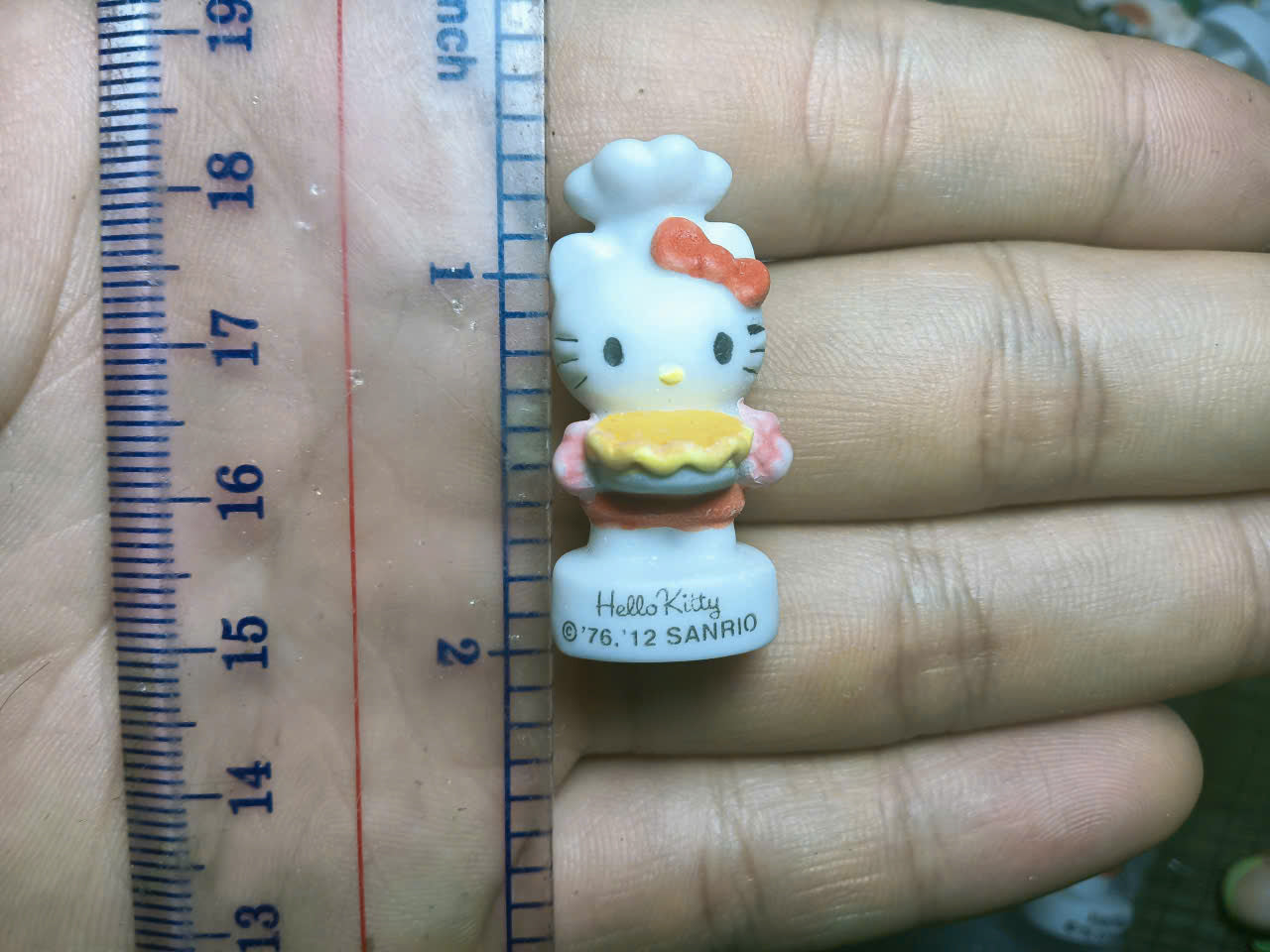 French Fève Miniature Porcelain Hello Kitty Figurine – Individual Collectible Sanrio Zodiac & Calendar King Cake Charm