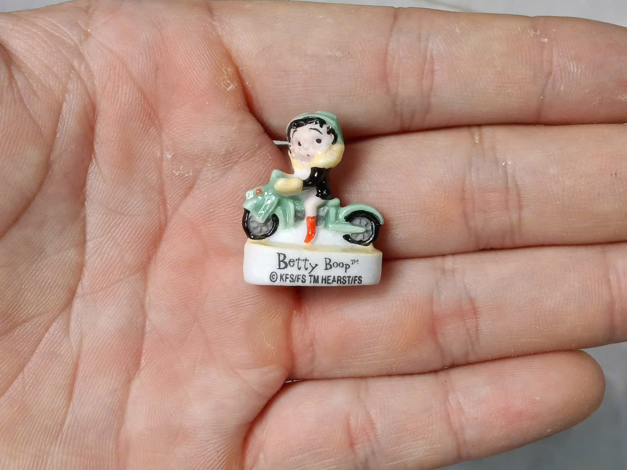 French Porcelain Fèves Vintage Betty Boop Figurines – Miniature Ceramic Glamour Retro Cartoon Charms