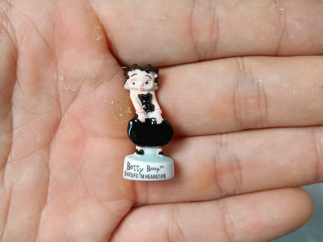 French Porcelain Fèves Vintage Betty Boop Figurines – Miniature Ceramic Glamour Retro Cartoon Charms