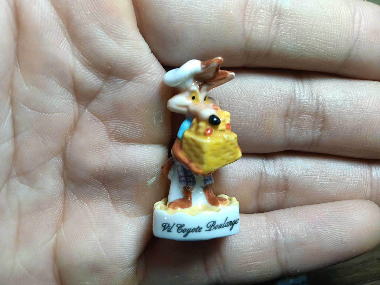 French Porcelain Fèves Vintage Looney Tunes Boulanger Figurines – Miniature Ceramic Baker Charms Bugs Bunny Daffy Duck Tweety Porky Pig