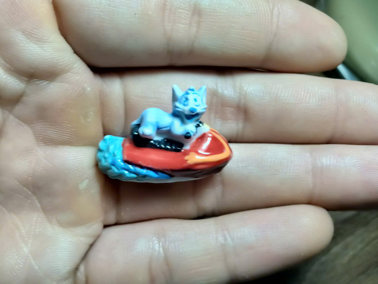 French Porcelain Fèves Vintage Tom and Jerry Summer Beach Figurines – Miniature Ceramic Cartoon Charms Hawaiian Vacation Surfing
