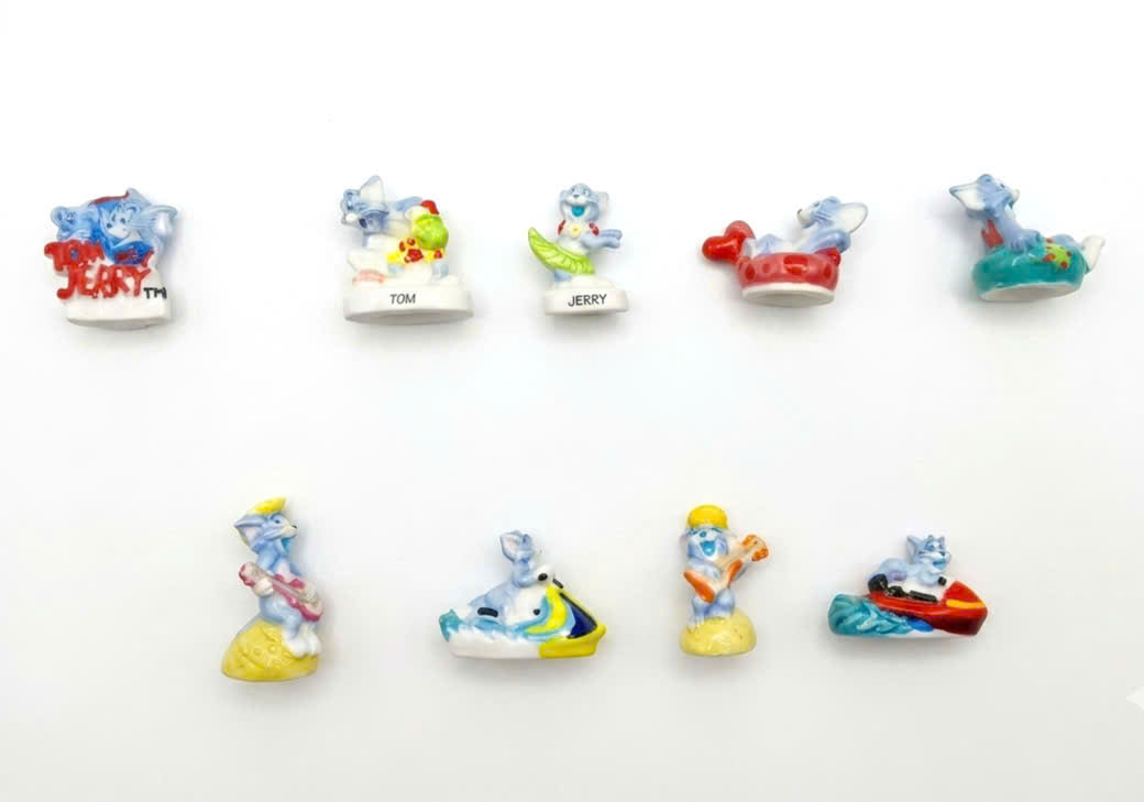 French Porcelain Fèves Vintage Tom and Jerry Summer Beach Figurines – Miniature Ceramic Cartoon Charms Hawaiian Vacation Surfing