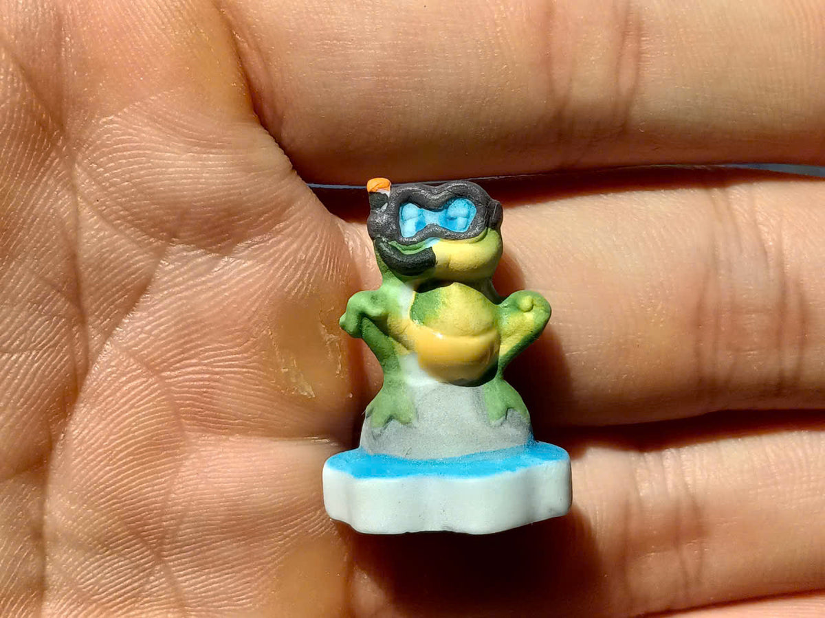Grenouilles Plaja Fève — Single Handcrafted Ceramic Miniature