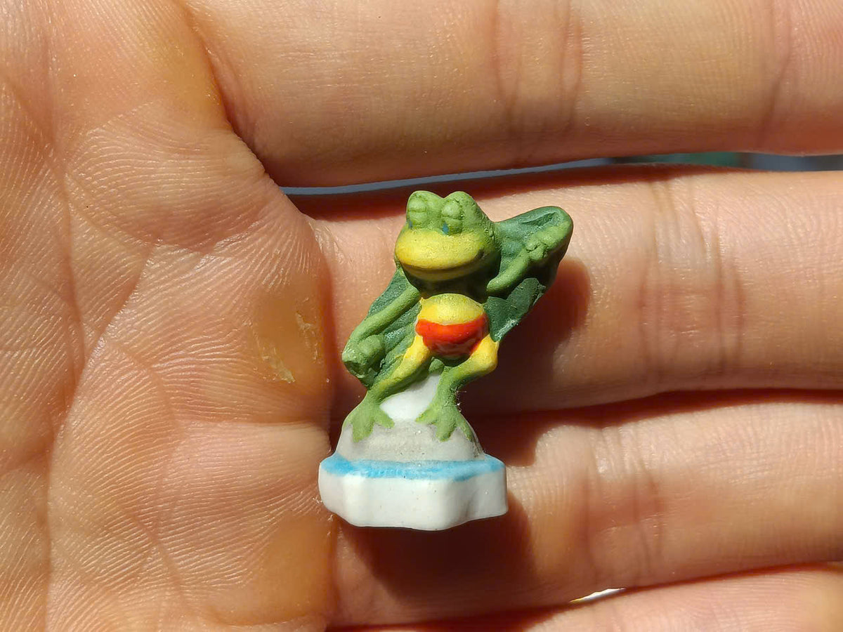 Grenouilles Plaja Fève — Single Handcrafted Ceramic Miniature
