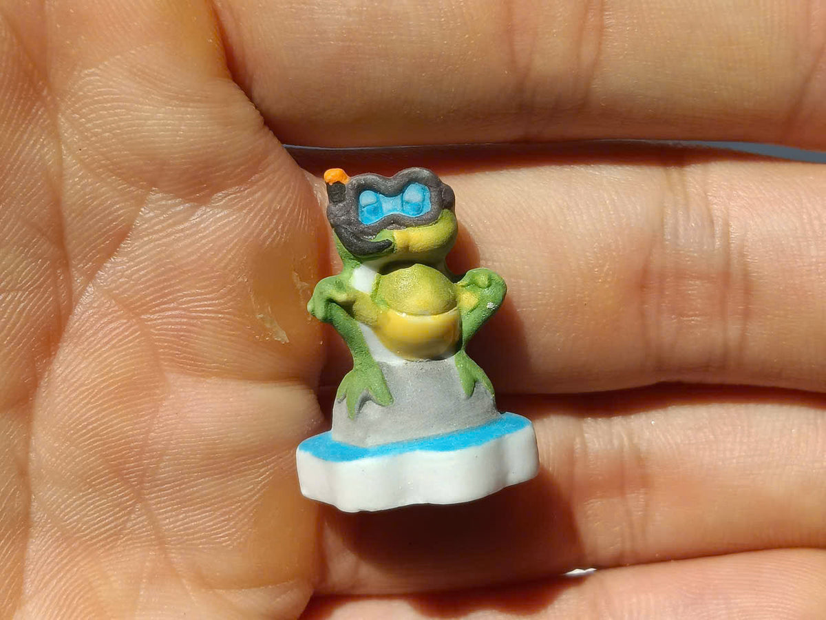 Grenouilles Plaja Fève — Single Handcrafted Ceramic Miniature