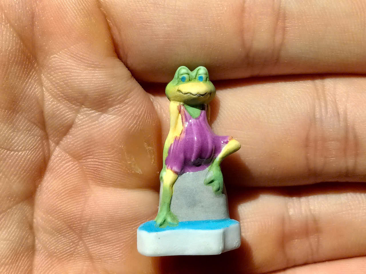 Grenouilles Plaja Fève — Single Handcrafted Ceramic Miniature