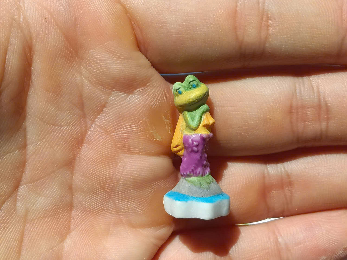 Grenouilles Plaja Fève — Single Handcrafted Ceramic Miniature