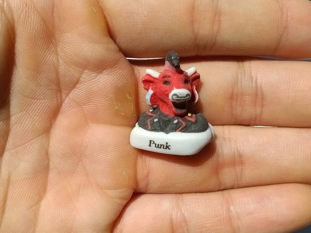 Vaches Musiciens Fève — Single Handcrafted Ceramic Miniature