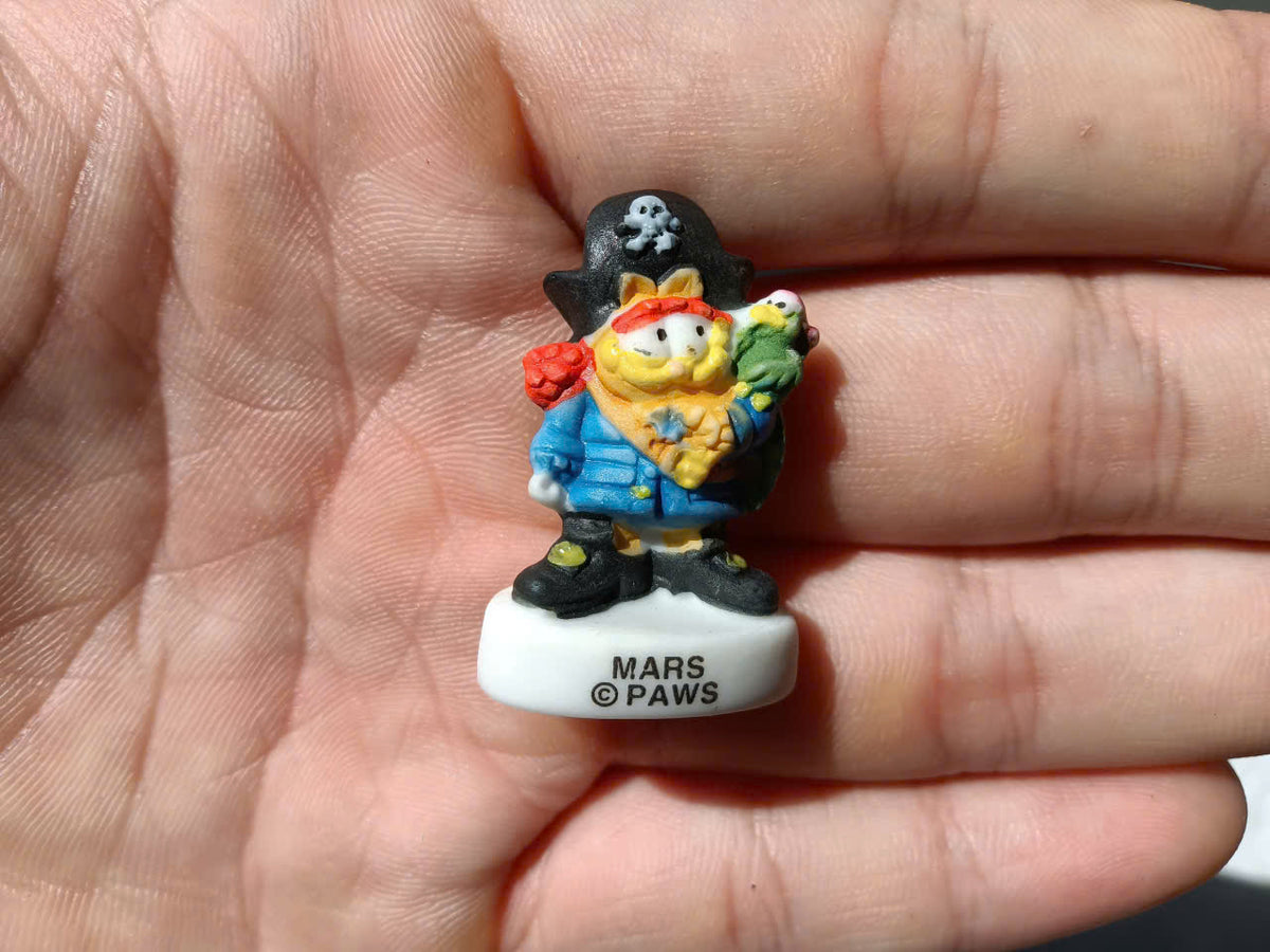 Garfield Pirate Fève Porcelain Miniature — MARS © PAWS