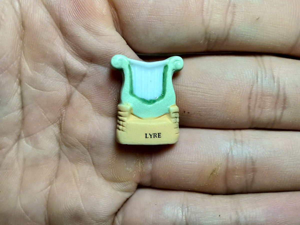 Les Instruments de Musique – Porcelain Fève Collection