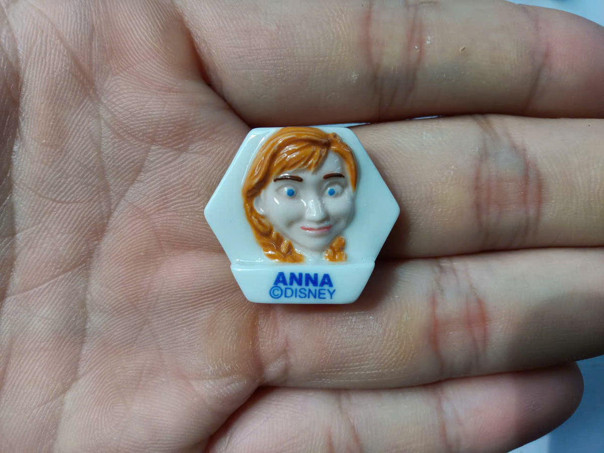 Disney Frozen Hexagon Porcelain Fève – La Reine des Neiges – Single Piece