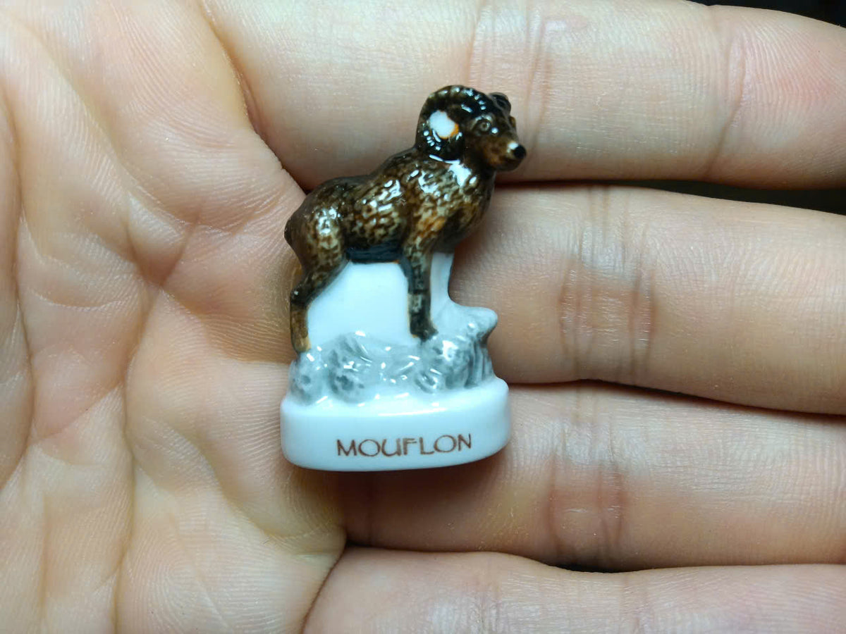 Mountain Grassland Animal Porcelain Fève – Single Piece | Hand-Painted Collectible Figurine