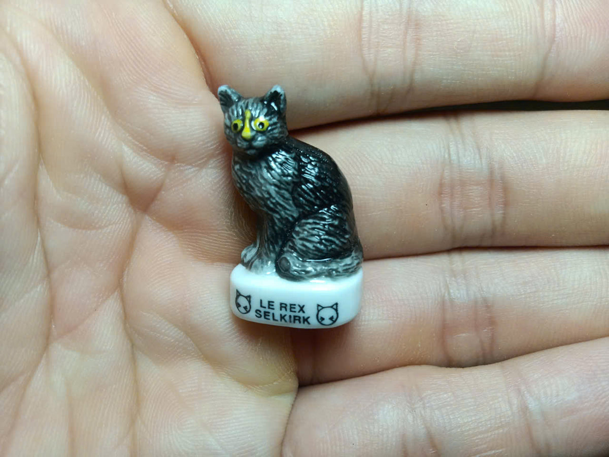 Mountain Grassland Animal Porcelain Fève – Single Piece | Hand-Painted Collectible Figurine