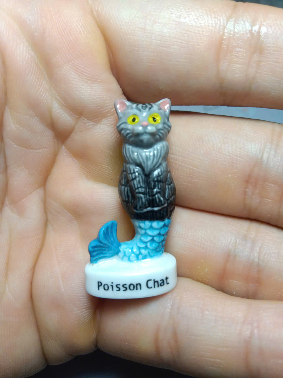 Poisson Chat mermaid cat feve - front angle view